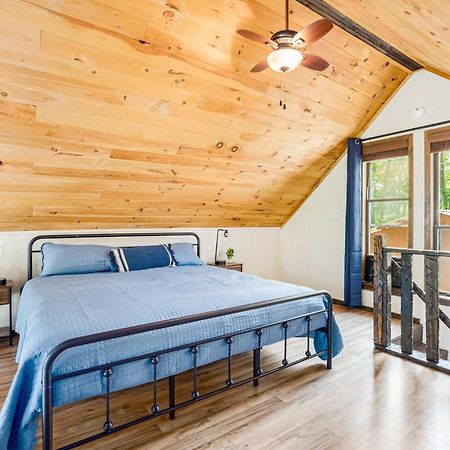 Quaint Loft Cabin W Hot Tub, Firepit, Deck & Grill Hedgesville Exteriör bild