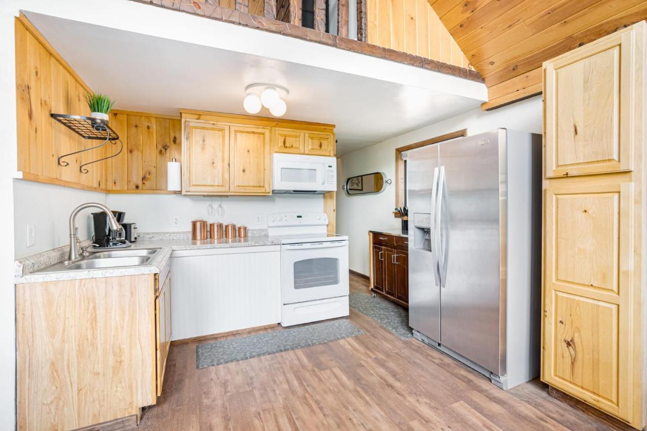 Quaint Loft Cabin W Hot Tub, Firepit, Deck & Grill Hedgesville Exteriör bild