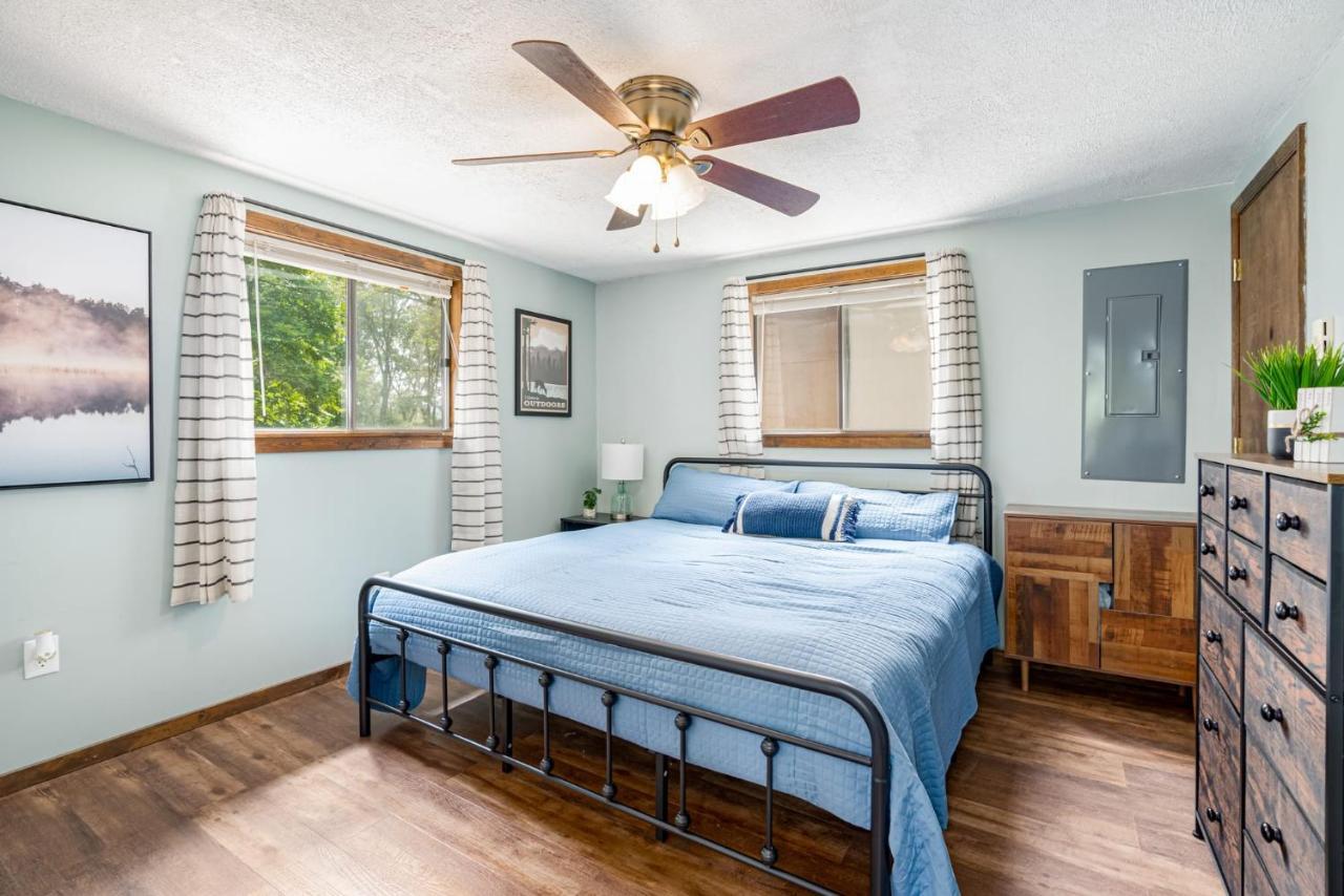 Quaint Loft Cabin W Hot Tub, Firepit, Deck & Grill Hedgesville Exteriör bild