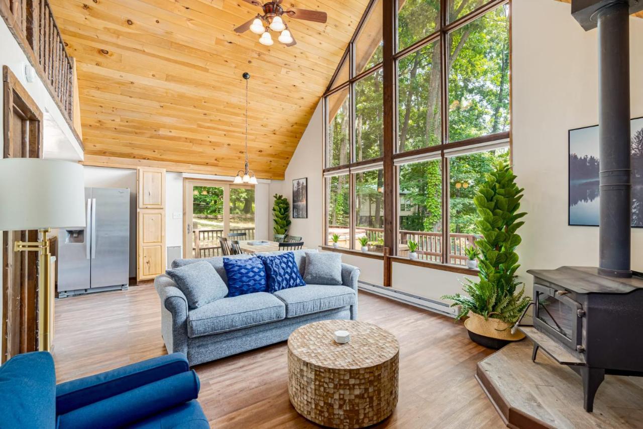 Quaint Loft Cabin W Hot Tub, Firepit, Deck & Grill Hedgesville Exteriör bild