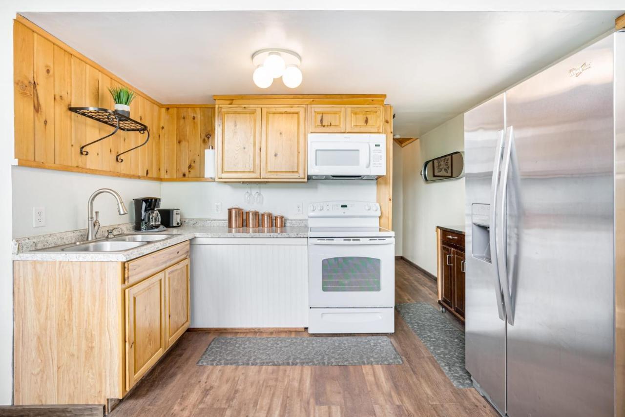 Quaint Loft Cabin W Hot Tub, Firepit, Deck & Grill Hedgesville Exteriör bild