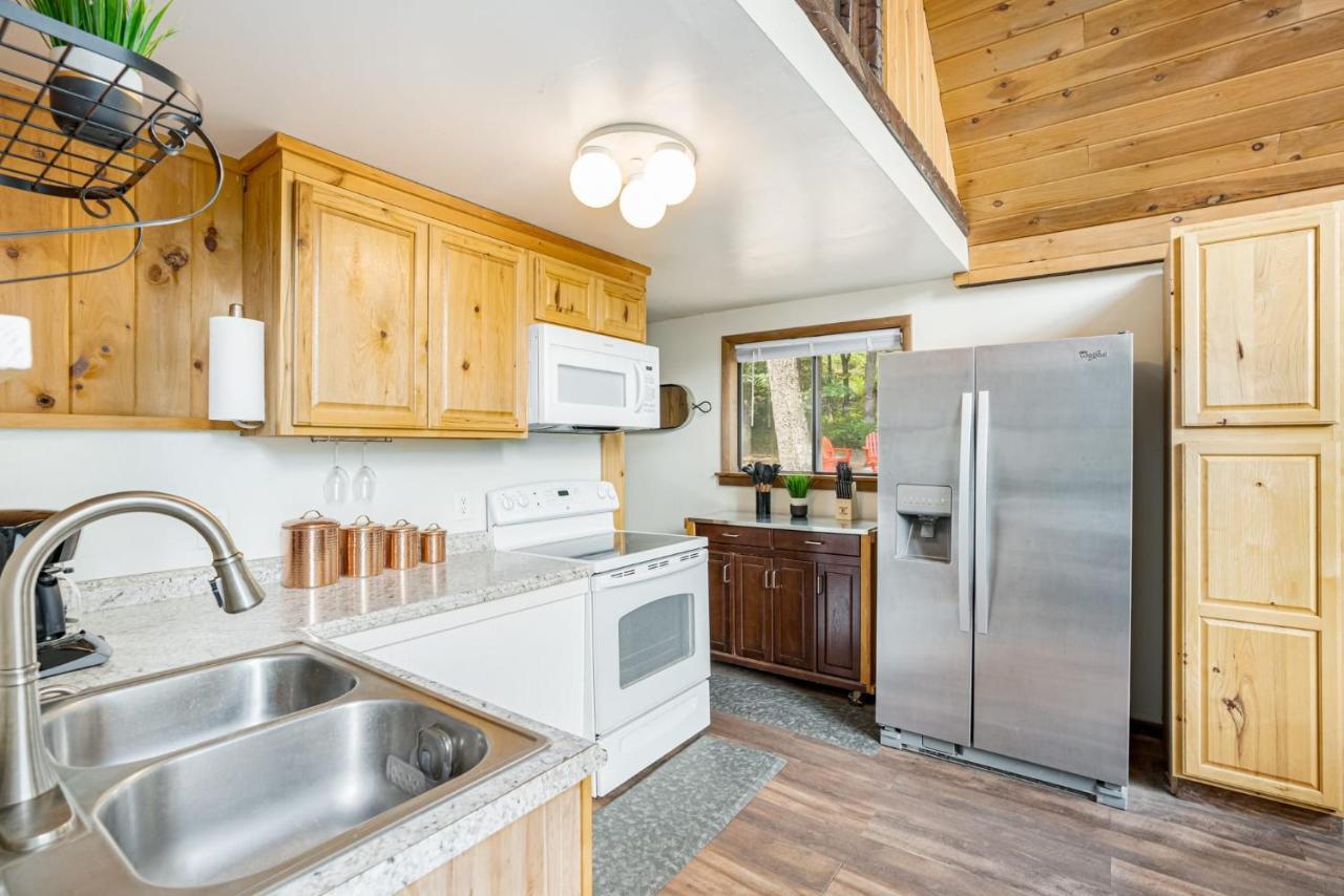 Quaint Loft Cabin W Hot Tub, Firepit, Deck & Grill Hedgesville Exteriör bild