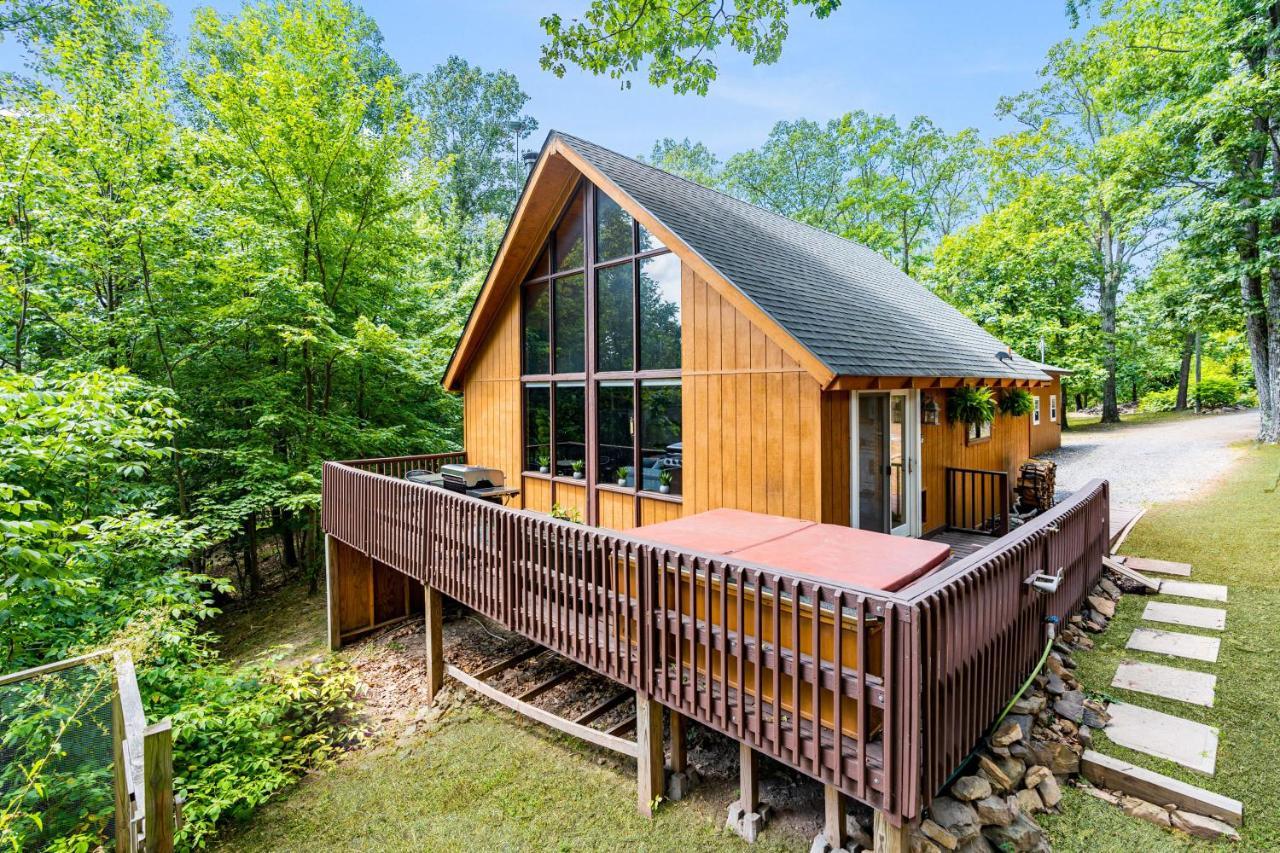 Quaint Loft Cabin W Hot Tub, Firepit, Deck & Grill Hedgesville Exteriör bild