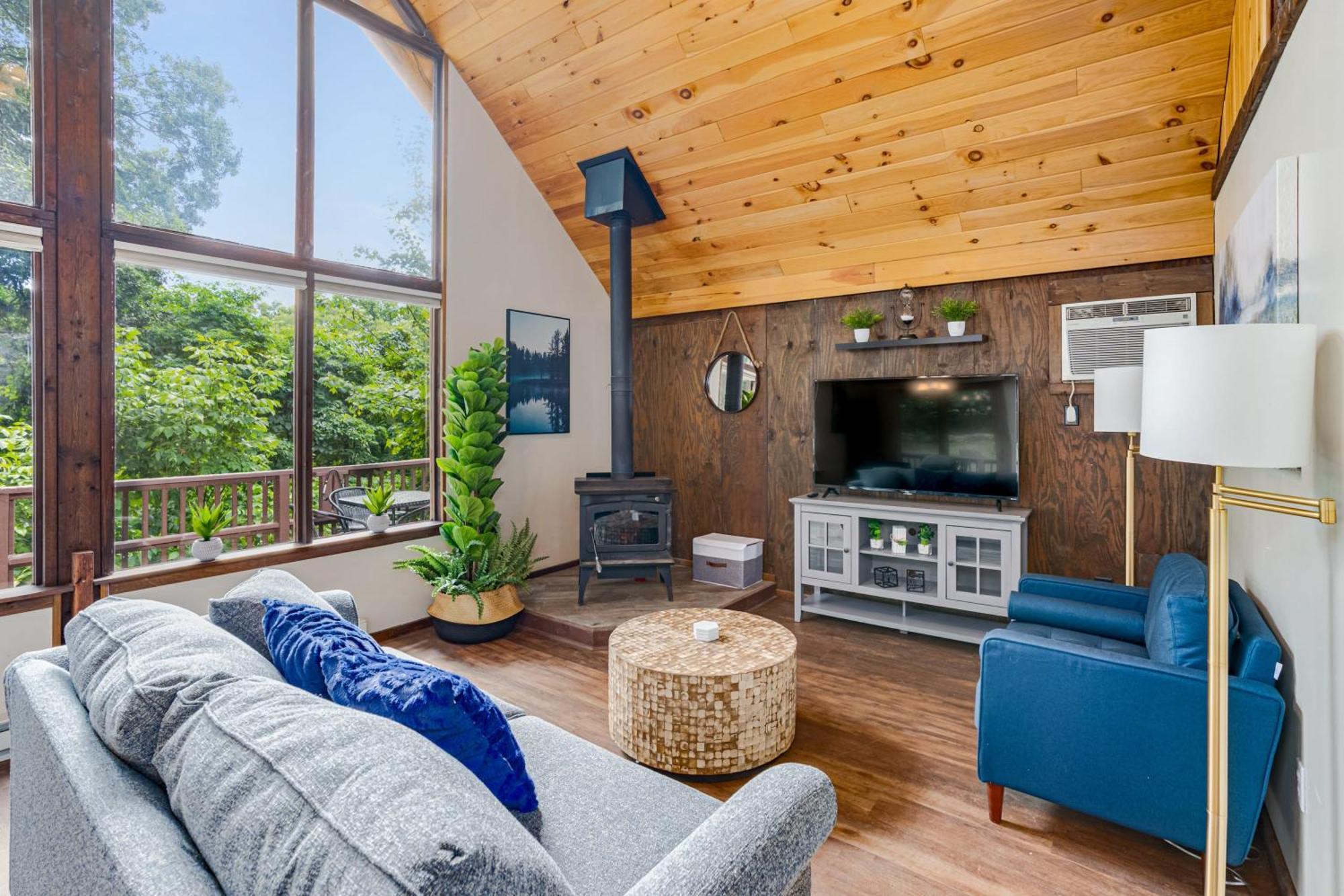 Quaint Loft Cabin W Hot Tub, Firepit, Deck & Grill Hedgesville Exteriör bild