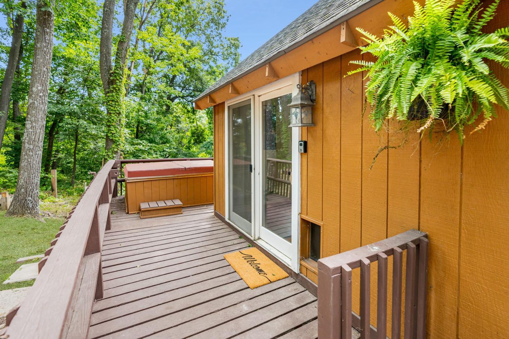 Quaint Loft Cabin W Hot Tub, Firepit, Deck & Grill Hedgesville Exteriör bild