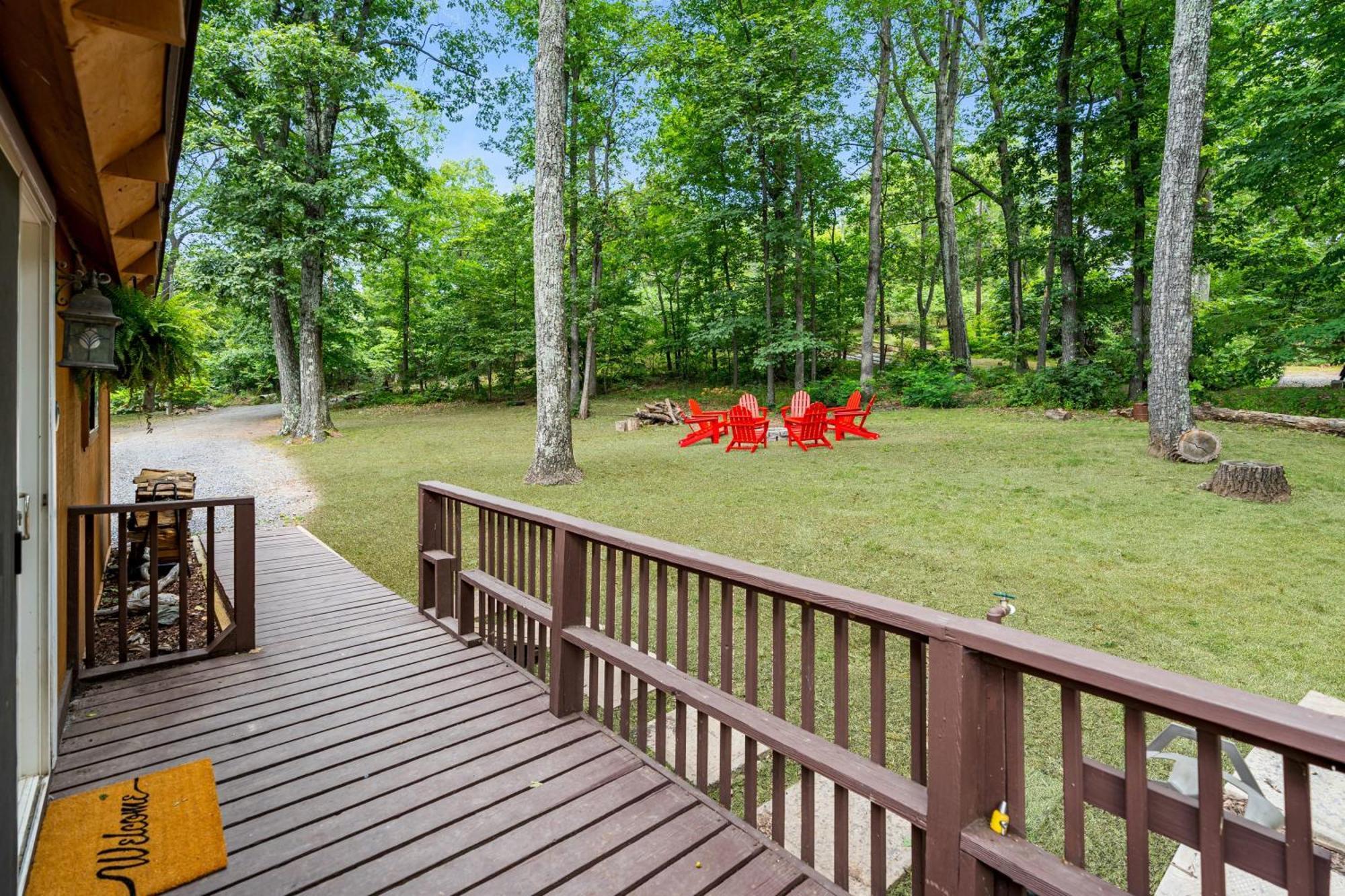 Quaint Loft Cabin W Hot Tub, Firepit, Deck & Grill Hedgesville Exteriör bild