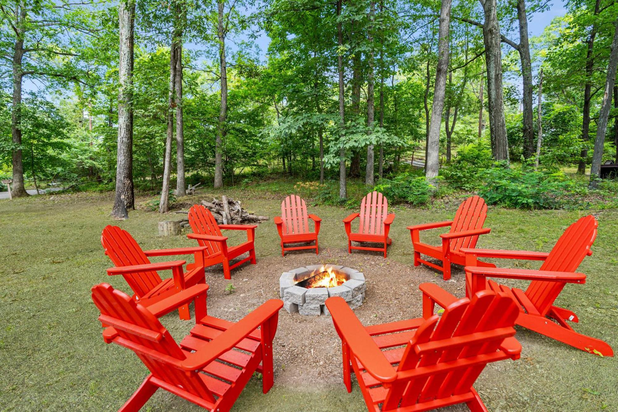 Quaint Loft Cabin W Hot Tub, Firepit, Deck & Grill Hedgesville Exteriör bild